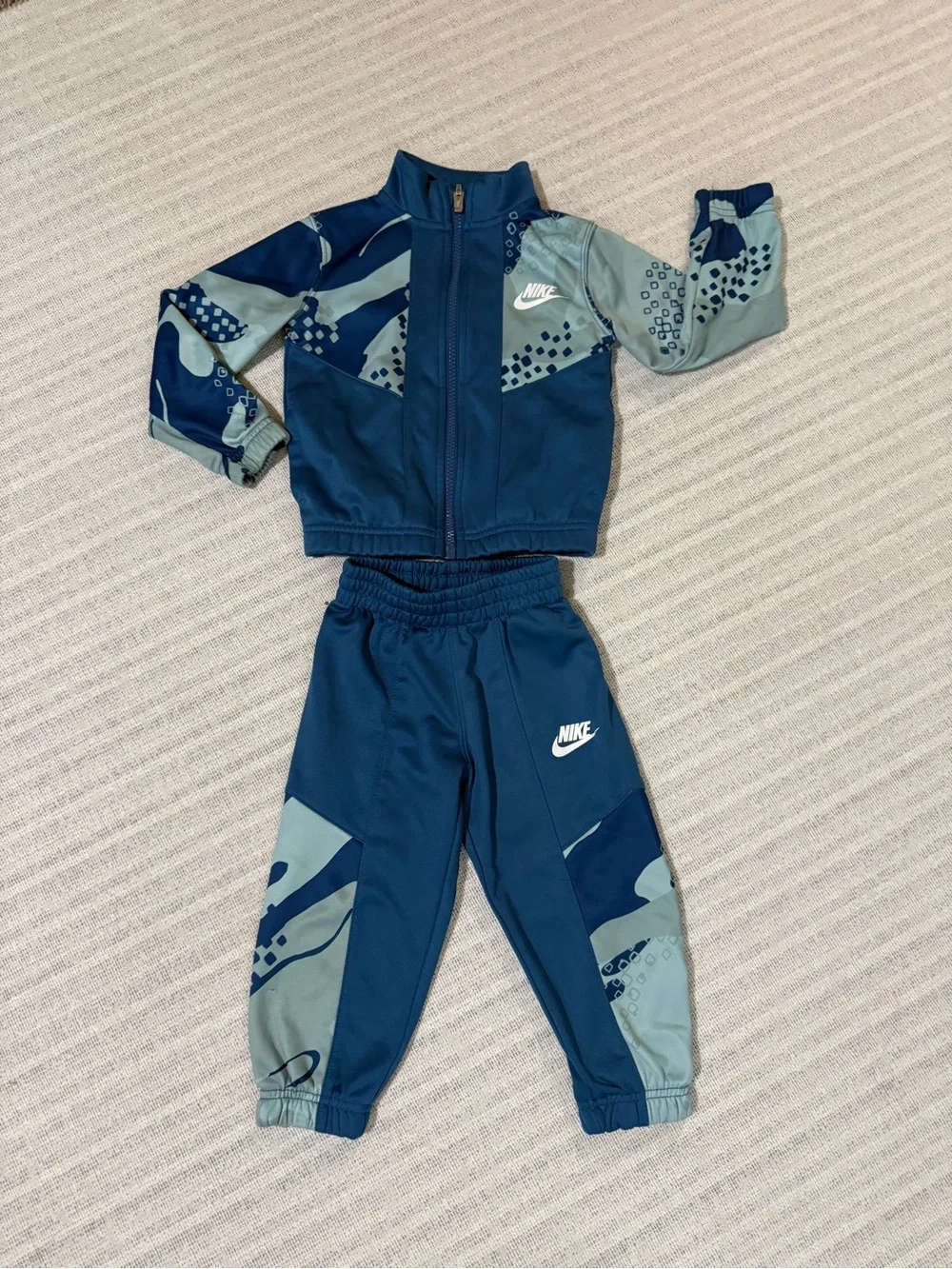 Nike Toddler 2-Piece Track Suit Set Boy’s Sz 2 / Teal & Light Blue - Picture 5 of 5